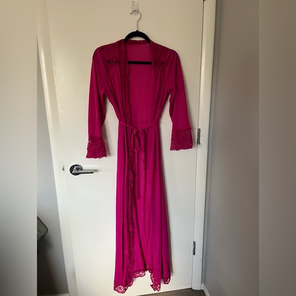 1980's Olga Peignoir Robe 🌸 - Picture 7 of 11